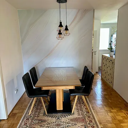 Noor Apartment *